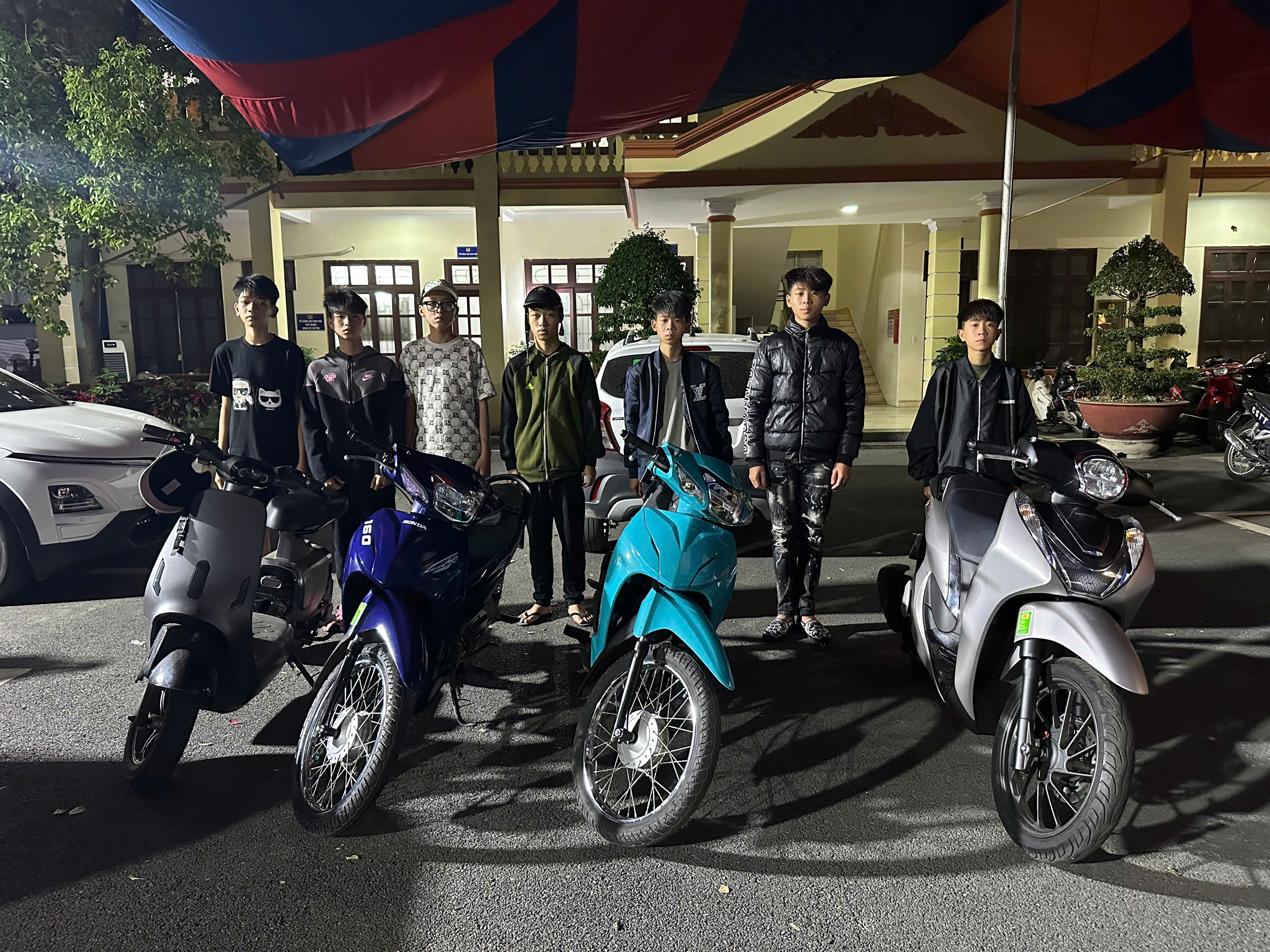 Công an phường Thủy Nguyên: Tạm giữ 04 phương tiện của 07 trường hợp vi phạm trật tự an toàn giao thông tại Khu đô thị đảo Vũ Yên